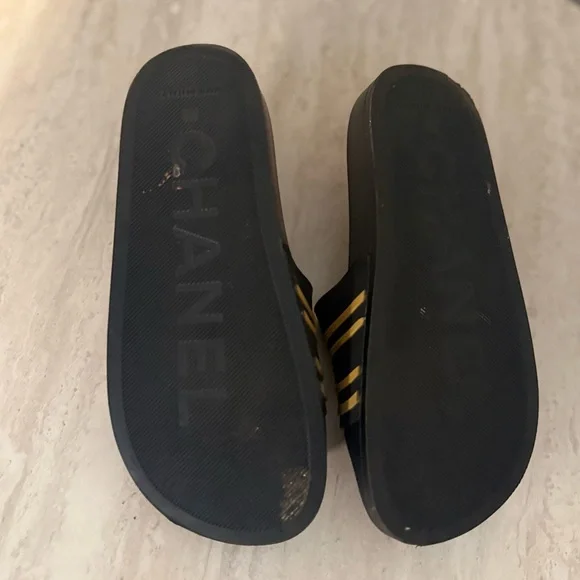 CHANEL CC Logo Rubber Slide Sandals Navy Gold | Size 38 (US 7.5–8) - Picture 6 of 7